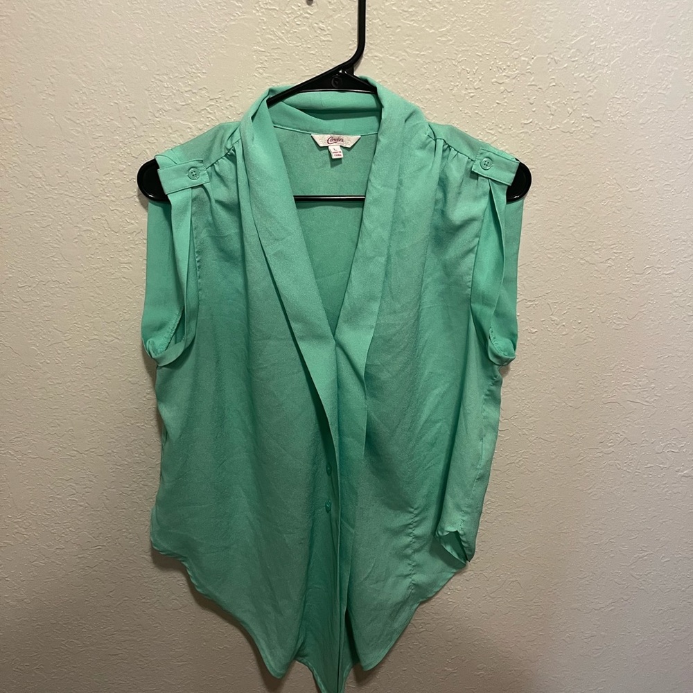 Candie’s front tie top